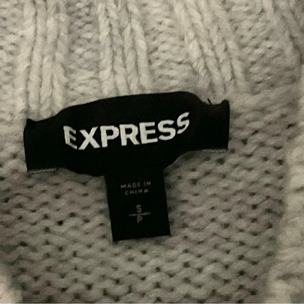 Express Chunky Crew Neck Cable Knit Sweater Gray S